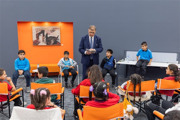 Başkan Tugay, Kadifekaleli çocuklarla bir araya geldi<