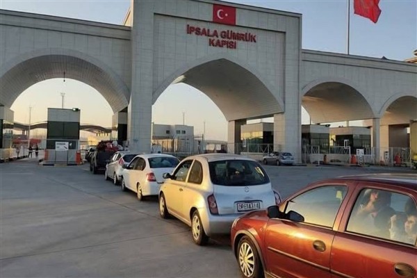 Edirne gümrük kapılarından geçen yıl 1 milyon 733 bin araç giriş çıkış yaptı