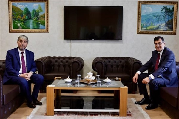 Başkan Kahveci'den eğitime destek ziyareti