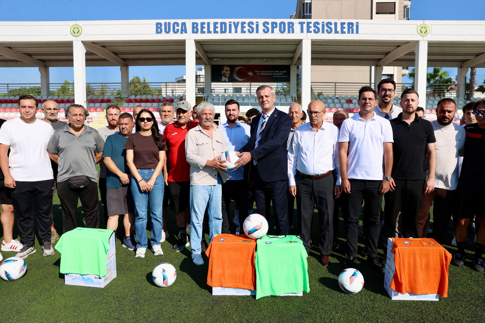Buca’da amatör futbol kulüplerine destek<
