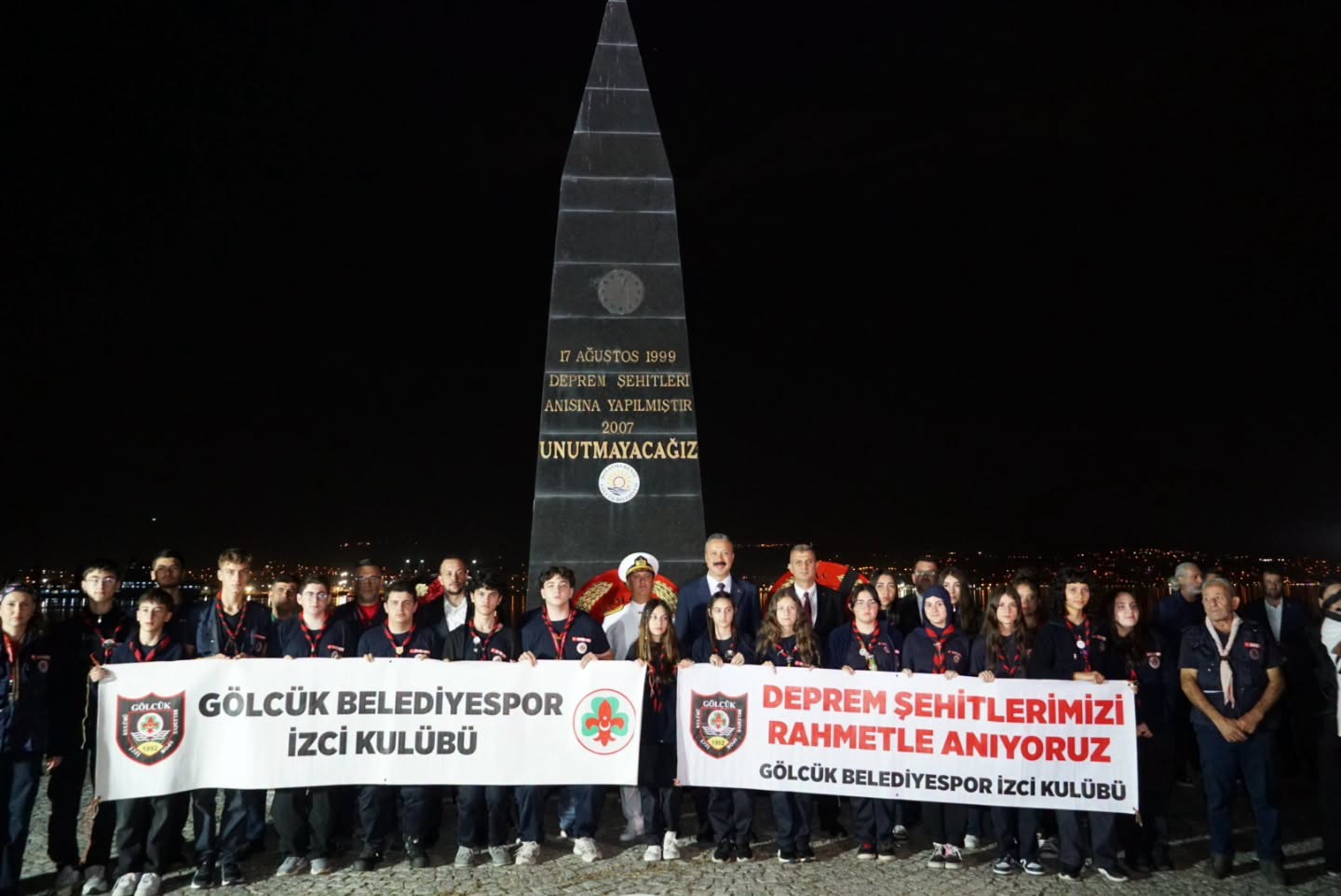 17 Ağustos deprem şehitleri 27. yılında dualarla anıldı