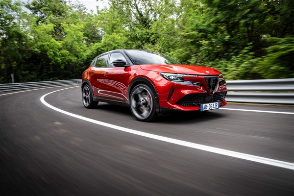 Alfa Romeo yılın ilk yarısını yüzde 20 büyümeyle kapattı<