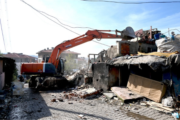Yalova Bağlarbaşı'nda kentsel dönüşümün ikinci etabında yıkımlar sürüyor