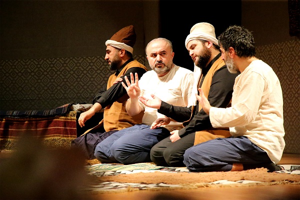 “Ziyafet Sofrası” tiyatro oyunu, SAÜ Turgut Özal Kültür ve Kongre Merkezi’nde sahnelendi