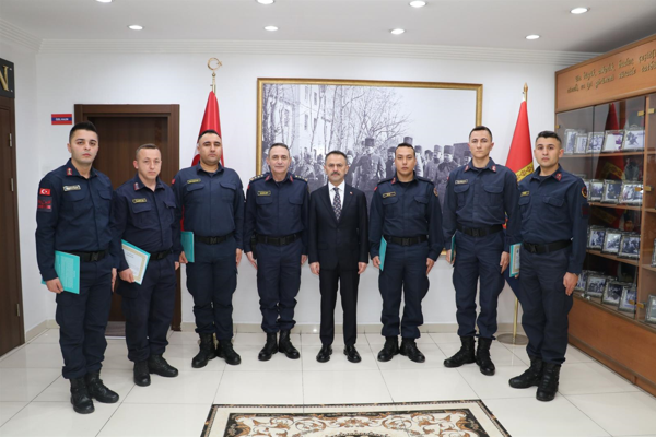 Vali Aktaş, İl Jandarma Komutanlığını ziyaret etti<