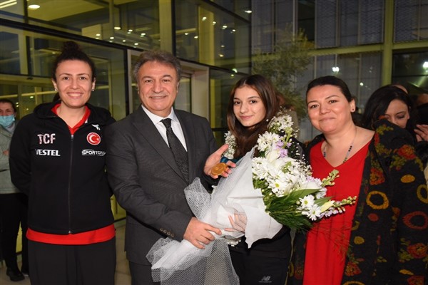 Bornovalı cimnastikçiler Türkiye ikincisi oldu