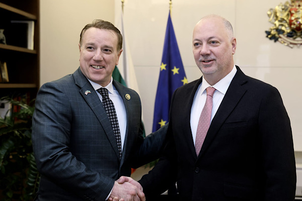 Jelyazkov, ABD Kongre Üyesi Fallon ile bir araya geldi<