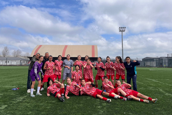 Konak Belediyespor U-17 Kızlar Takımı, çeyrek finale yükseldi<