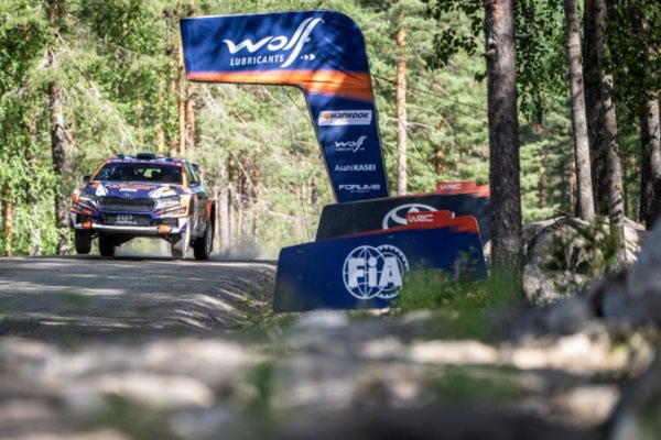 Finlandiya'da Türk zaferi: Uğur Soylu ve Mehmet Akif Yalçın FIA WRC Masters'da zirvede<