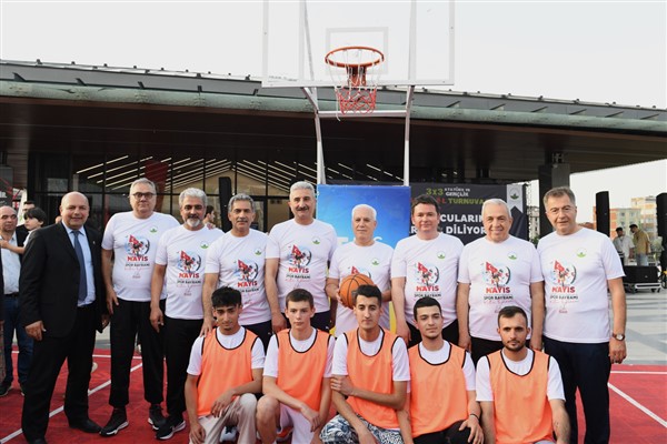 Osmangazi’de 3x3 Atatürk ve Gençlik Sokak Basketbolu Turnuvası düzenlendi