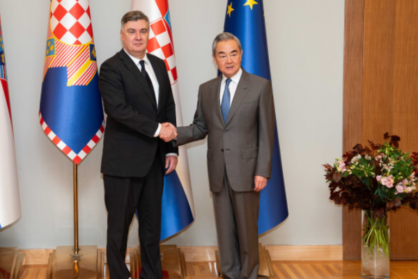 Hırvatistan Cumhurbaşkanı Milanovic, Wang Yi ile görüştü<