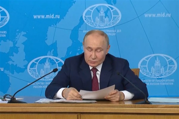 Putin: Dünyadaki yeni güvenlik mimarisi eşit ve bölünemez olması gerekiyor<