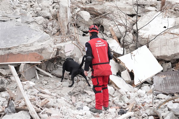 Kadıköy'de deprem tatbikatı düzenledi<