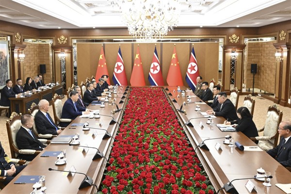 Xi Jinping, Pyongyang’da Kim Jong Un’la görüştü<