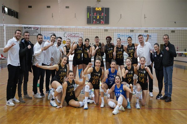 Edremit Belediyesi Altınolukspor, Havran Belediyespor'u 3-1 mağlup etti