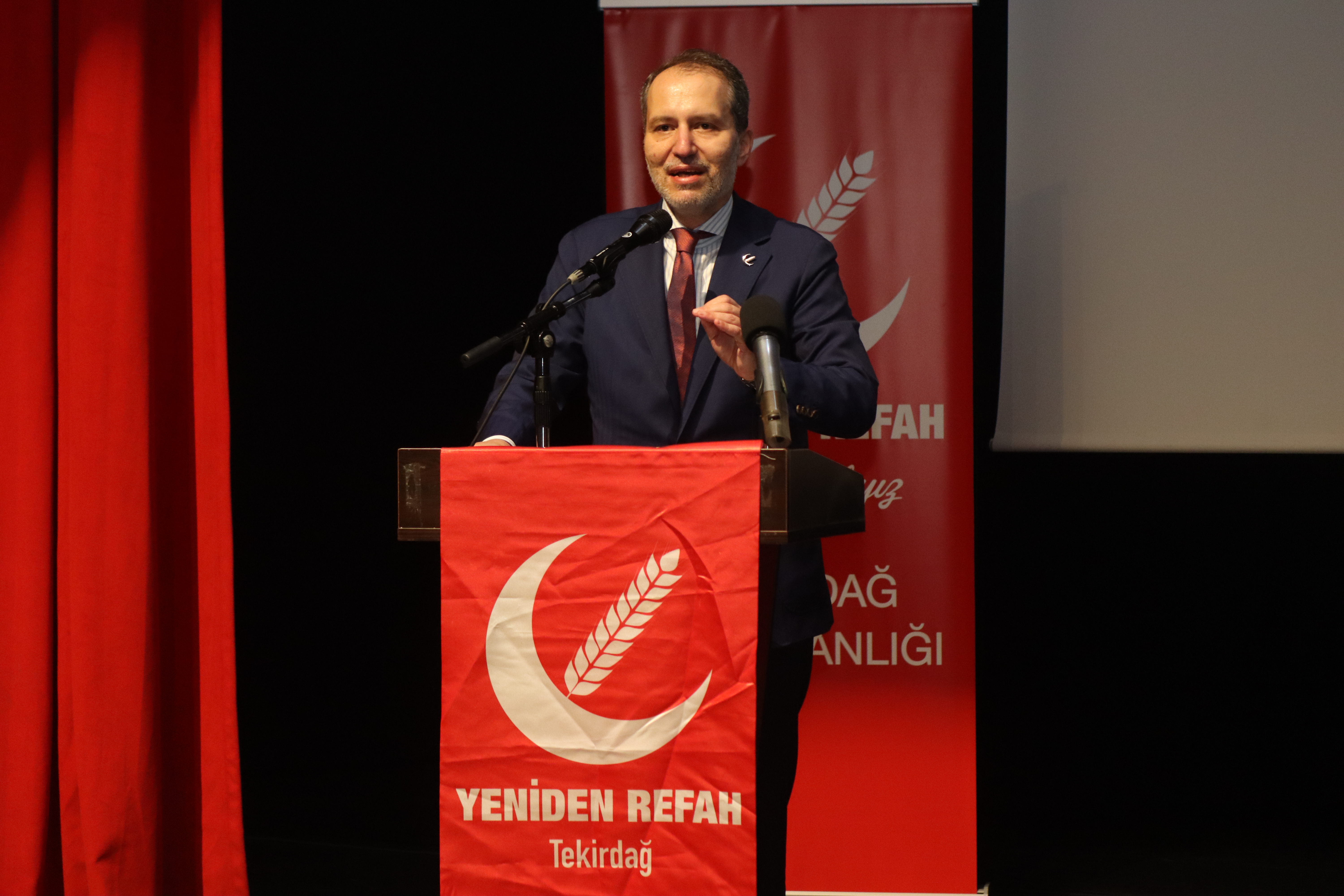 Erbakan: Parayı millete değil faize, israfa ve imtiyazlı canavarlara aktarıyorlar