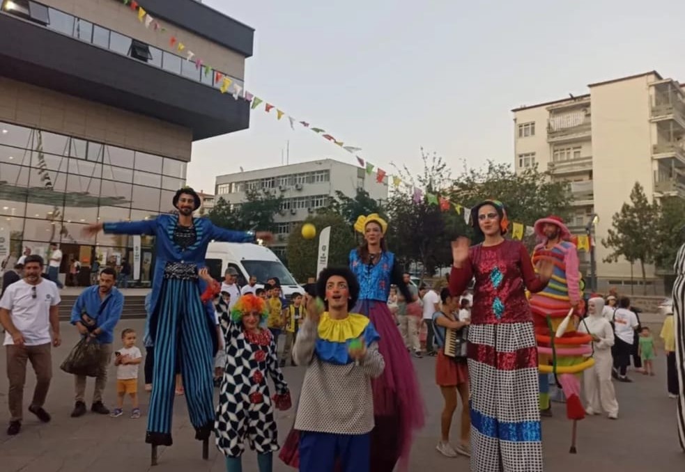 Diyarbakır’da 2. Gezici Çocuk Tiyatro günleri başladı<