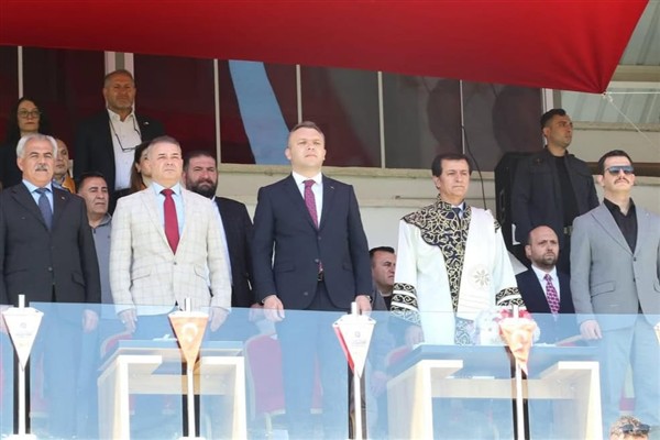 Ardahan Üniversitesi’nde mezuniyet coşkusu yaşandı  <
