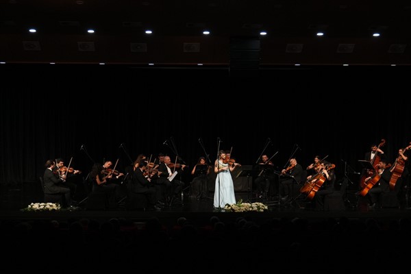 Mersin Büyükşehir Belediyesi Oda Orkestrası, ilk konserini verdi<