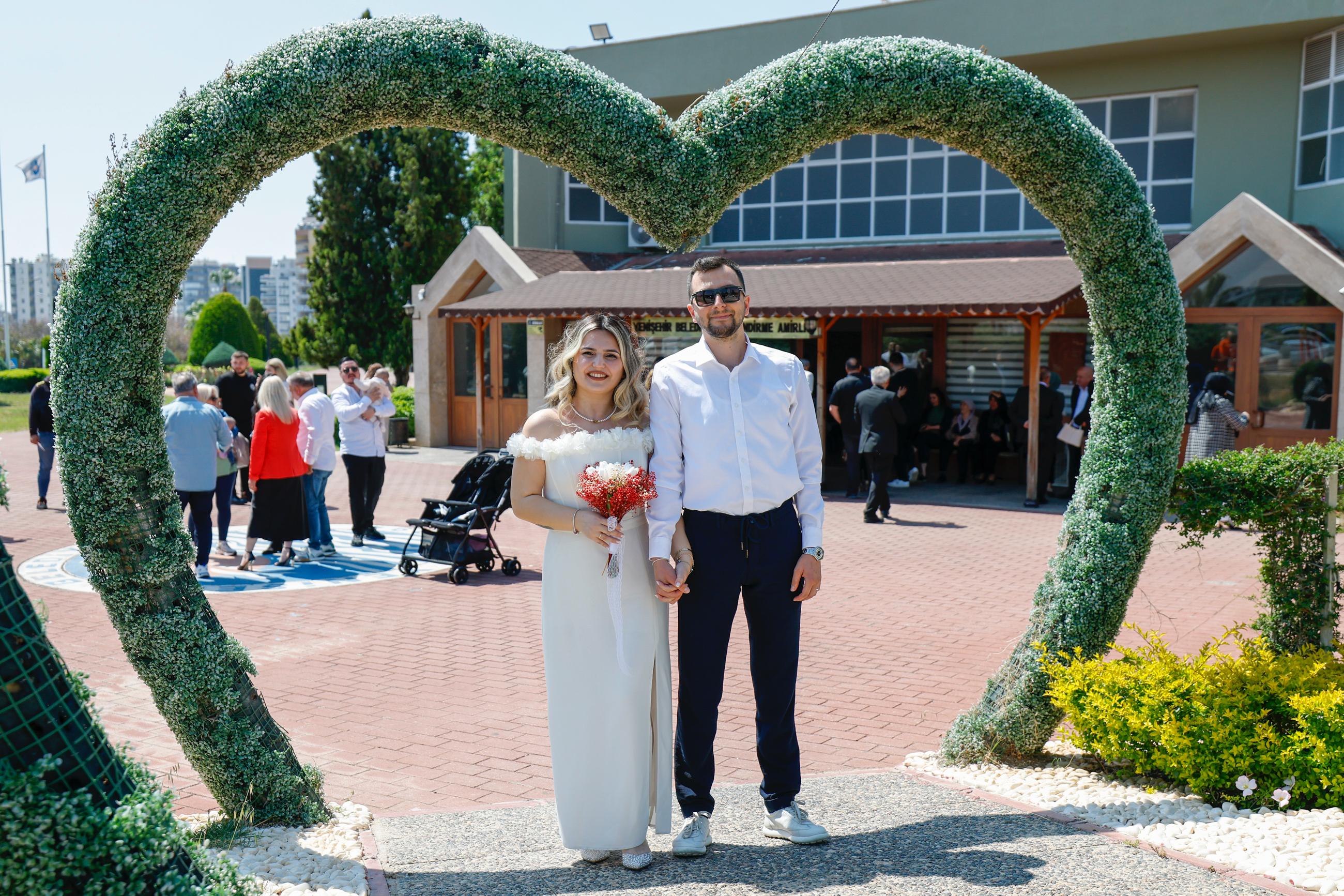 Yenişehir'de  5 Mayıs 2025 tarihinde gün boyunca yoğun nikah törenleri düzenledi<