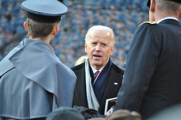 Biden: Millet olarak size borçluyuz