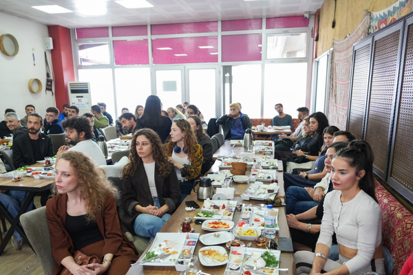Dilber, Etimesgut’taki kültür sanat ekipleriyle bir araya geldi