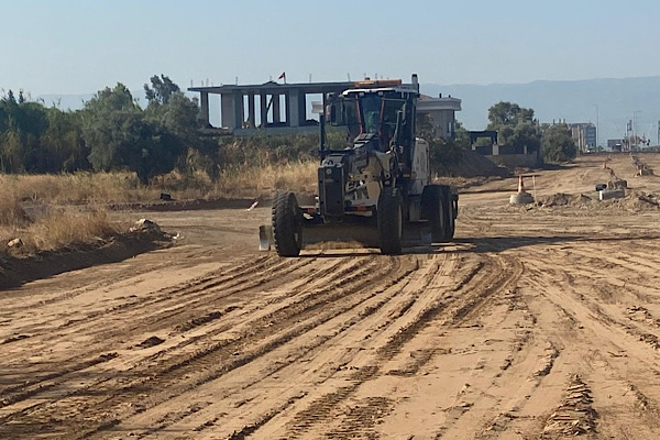 Aydın’da yol yapım ve bakım çalışmaları 17 ilçede sürüyor<