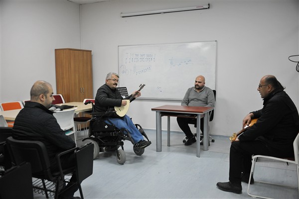 Malatya'da engelli bireylere yönelik müzik kursları devam ediyor<