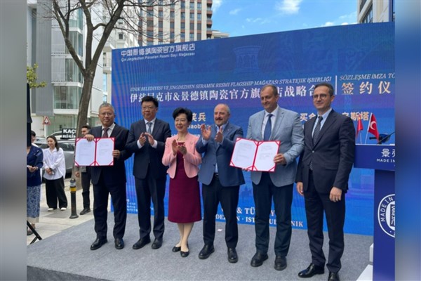 Jingdezhen porseleni İstanbul’da: Gelenek ve iş birliği aynı masada<