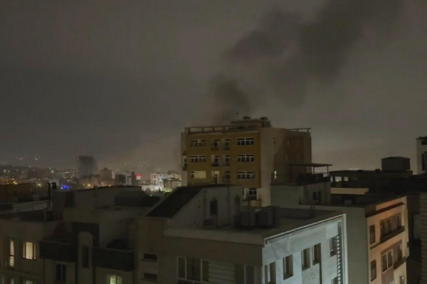 İran'ın başkenti Tahran'da patlamalar meydana geldi<