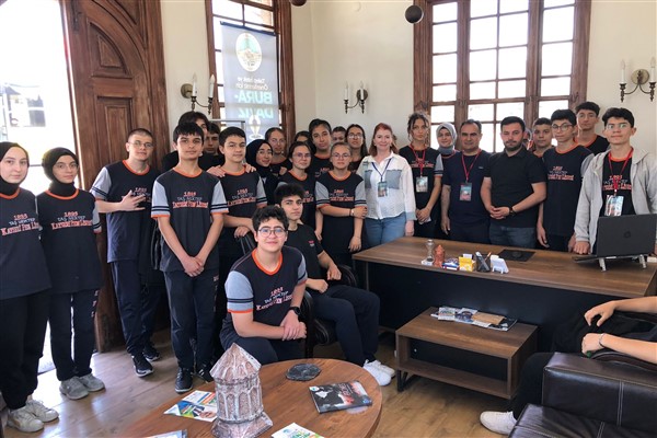 Kayseri Büyükşehir, Fen Lisesi öğrencilerini Tarihi Saat Kulesi'nde ağırladı