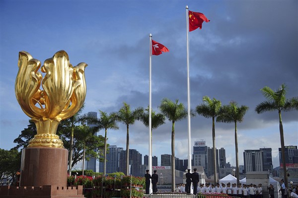 Hong Kong'da semt konseyi üyeleri seçildi