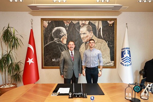 Başkan Topuz, Başkan Mandalinci’yi makamında ziyaret etti<