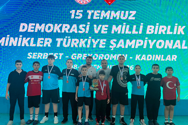 Yıldırım Belediyespor güreşçileri, Türkiye Şampiyonası’ndan 14 madalyayla döndü<