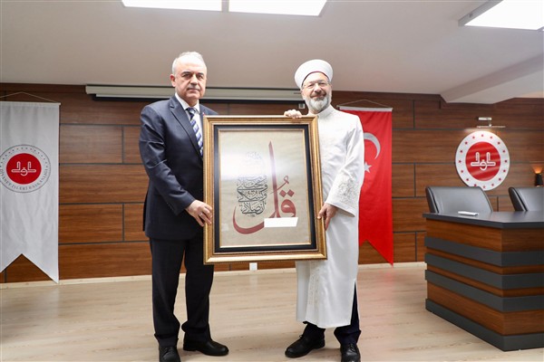 Diyanet İşleri Başkanı Erbaş: Hafızlık ilmin temelidir<