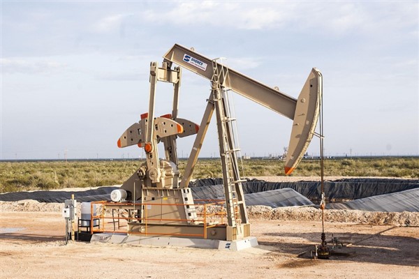 Emtia piyasalarında petrol yükselirken altın ve bakır geriledi<