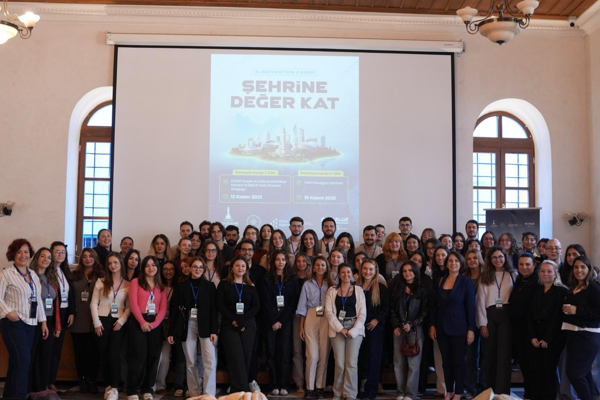 İzmir'de gençler inovasyon kampına girdi<