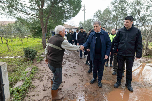 Başkan Tugay’dan Seferihisar’da yağıştan etkilenenlere destek<