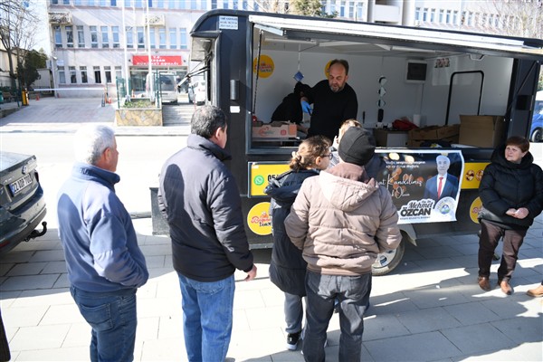 Keşan'da Berat Kandili dolayısıyla vatandaşlara lokma ikramı yapıldı<