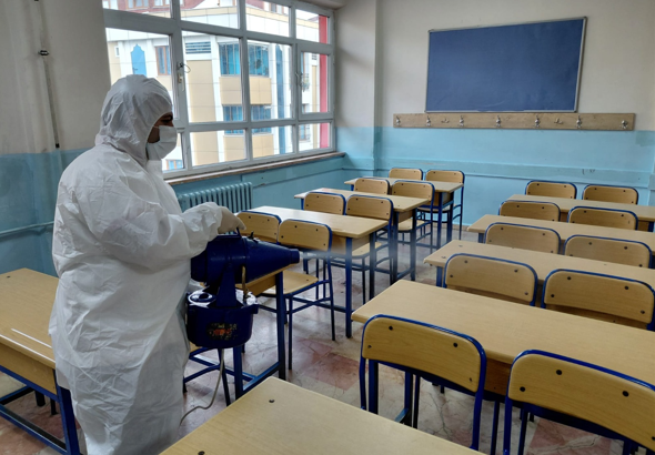 Bayrampaşa’da okullar dezenfekte ediliyor<