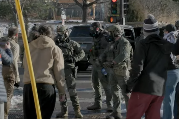  Yeni görüntüler: Alex Pretti öldürülmeden bir hafta önce federal ajanlarla çatışmış<