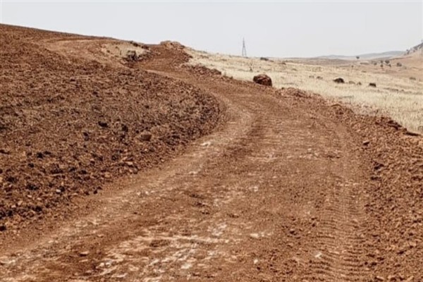 Mazıdağı Belediyesi, kırsal mahallelere yol hizmetini sürdürüyor<
