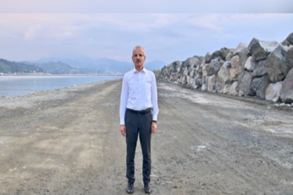 Bakan Uraloğlu, Trabzonspor İletişim Müdürü Bekar'ı kabul etti<