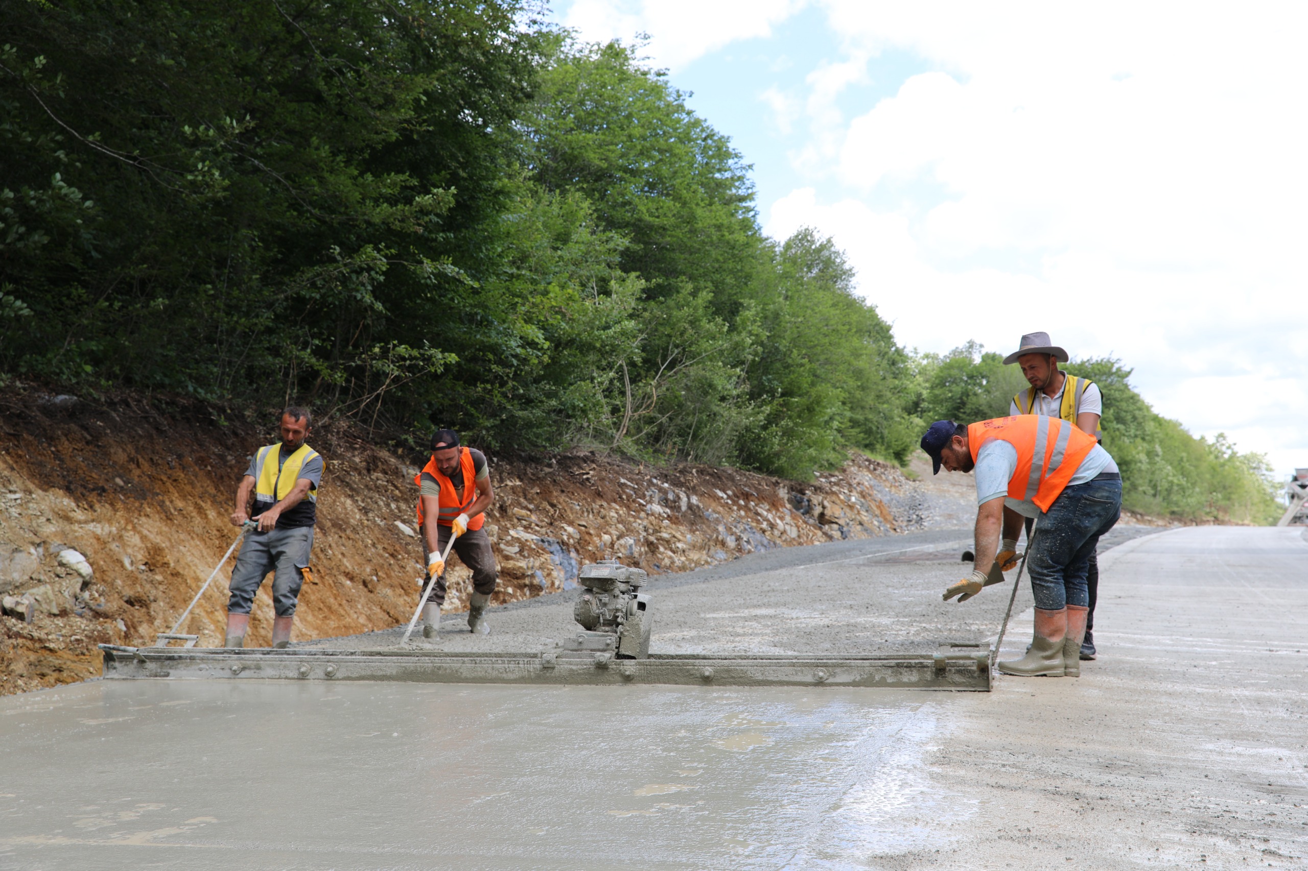 Samsun Büyükşehir Belediyesi, Atakum'da yol çalışmalarına devam ediyor