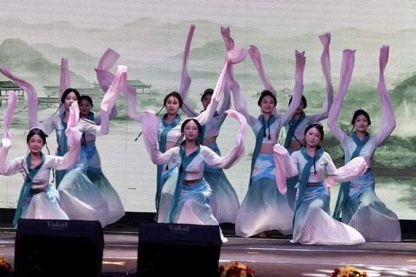 55 yıllık Türkiye-Çin dostluğu Fethiye'de sahneye taşındı<
