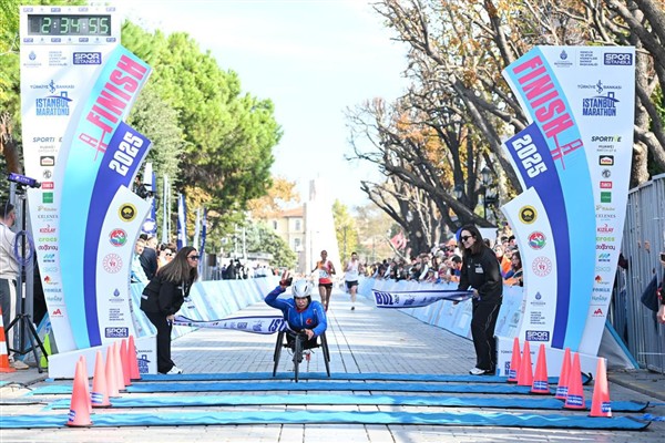 İstanbul Maratonu’nda Bağcılar Belediyesi sporcuları şampiyon oldu<