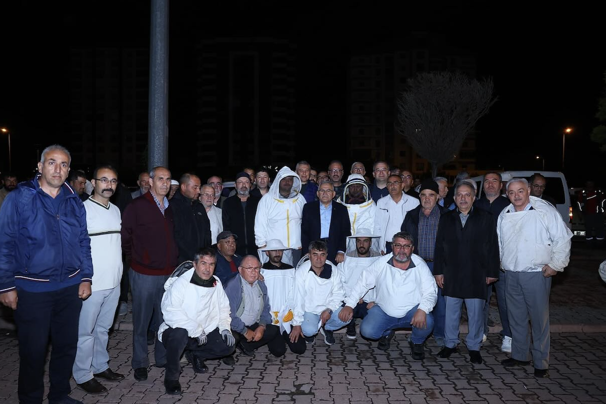 Kayseri Büyükşehir Belediyesi'den arıcılara damızlık ana arı desteği