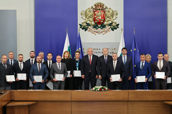 Bulgaristan Başbakanı Radev, İçişleri Bakanlığı görevlilerini ödüllendirdi<