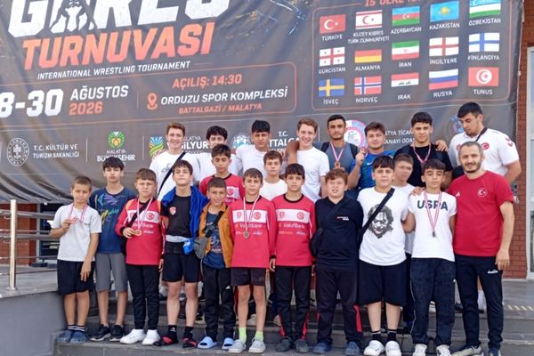 Rizeli güreşçilerden Malatya’da madalya başarısı