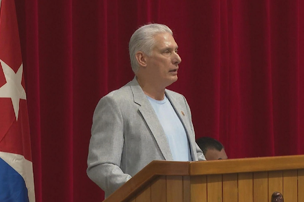 Diaz-Canel: Abluka Küba'yı yıkmayacak<